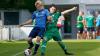 Tim Beischmidt (links) vom SV Sonderhofen wird von Tobias Schaupp vom SV Heidingsfeld bedrängt. Nach einem Unentschieden im Hinspiel, aus dem die Spielszene ist, gewann der SV Sonderhofen das Rückspiel gegen den SV Heidingsfeld auf eigenem Platz.