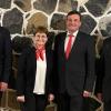 Auf dem Bild von links Vorstandsmitglied Klaus Grenzer, Personalratsvorsitzende Annette Illig, Friedbert Herleth und Vorstandsvorsitzender Georg Straub.