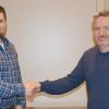 Der 29-Jährige Adrian Müller aus Irmelshausen (links) ist der neue Dritte Bürgermeister der Gemeinde Höchheim. Ihm gratulierte Bürgermeister Michael Hey zur Wahl.