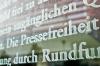 Klar ist: Wo Medien nicht uneingeschränkt über Unrecht, Korruption, Machtmissbrauch, Menschenrechtsverletzungen oder Demonstrationen berichten können, stirbt die Demokratie.