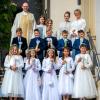Die Kinder aus Knetzgau haben ihre erste Heilige Kommunion in der St. Bartholomäus-Kirche gefeiert. Pfarrer Wolf zelebrierte den festlichen Gottesdienst.