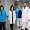 Telefon-Hotline zum Tag gegen den Schlaganfall: Das Expertenteam am Rhön-Klinikum Campus Bad Neustadt steht für Fragen zur Verfügung: (von links) Marion Gottwalt, Sozialdienst, Dr. Nagham Soda, Oberärztin Ernährungsmedizin und diabetologisch versierte Ärztin (DDG), Annekatrin Hauke, Arztassistenz/Stroke-Managerin, Marius Stan, Oberarzt Zentrale Notaufnahme und Dr. med. Hassan Soda, Chefarzt Klinik für Akutneurologie/Stroke Unit und neurologische Intensivmedizin.