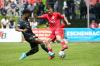 Ingo Feser (rechts) verpasste mit seinem verschossenen Elfmeter in der Nachspielzeit den Ausgleich zum 1:1 im Heimspiel des TSV Aubstadt gegen den FC Bayern München II (links Christopher Scott). Ingo Feser (rechts) verpasste mit seinem verschossenen Elfmeter in der Nachspielzeit den Ausgleich zum 1:1 im Heimspiel des TSV Aubstadt gegen den FC Bayern München II (links Christopher Scott).