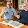Ein Gläschen Müller-Thurgau zum Abschied: Die traditionelle Heckenwirtschaft der Familie Götz in Margetshöchheim findet dieses Jahr zum letzten Mal statt, das Bild zeigt den 91-jährigen Otto Götz mit seinem Sohn Norbert Götz.