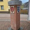 Eine Stele, ähnlich der im hessischen Poppenhausen, mit den Wappen der vier Partnergemeinden, wird beim "22. Poppenhäuser Treffen" im Wittighäuser Ortsteil enthüllt.