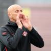 Trainer Ralf Santelli (FC Würzburger Kickers) hofft auf einen Sieg seiner Mannschaft im letzten Spiel der Saison.