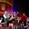 Die "Zwei Lausbuben"  Marius Pfeil und Till Borchert spielten mit den übrigen Musikern des Ausbildungskorps der Bundeswehr in Wombach. Foto: Martin Hahn