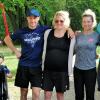 Entspannt in Hausen unterwegs waren (von links) Marcus und Ellen Enders mit den drei Söhnen sowie Susanne und Tino Haßmüller.