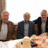Kurt Herbert (links) und MdL Steffen Vogel (rechts) ehrten Adolf Büttner für dessen Verdienste beim Einsatz für die Kreis-Seniorenunion.