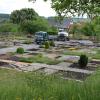 Der Greßthaler Friedhof wird saniert und auf eine Höhe nivelliert.