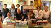 Freuen sich auf den Tag der Offenen Ateliers in Veitshöchheim (von links):   Kathrin Feser, Katharina Schwerd, José F. Sánchez, Kulturreferentin Karin Heußner, Ulrike Zimmermann, Claus Orgzall, Bürgermeister Jürgen Götz, Petra Söder, Sophie Brandes, der Kulturreferent des Gemeinderates Bernhard von der Goltz, Barbara Grimm und Elisabeth Maseizik (es fehlt Gudrun Harth).