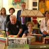 Freuen sich auf den Tag der Offenen Ateliers in Veitshöchheim (von links):   Kathrin Feser, Katharina Schwerd, José F. Sánchez, Kulturreferentin Karin Heußner, Ulrike Zimmermann, Claus Orgzall, Bürgermeister Jürgen Götz, Petra Söder, Sophie Brandes, der Kulturreferent des Gemeinderates Bernhard von der Goltz, Barbara Grimm und Elisabeth Maseizik (es fehlt Gudrun Harth).