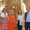 Über die Einweihung des neuen Kindergartens und des Dorfgemeinschaftshauses freuen sich (von links) Pfarrer Matthias Subatzus, Bürgermeisterin Ingrid Reifenscheid-Eckert, Landrätin Tamara Bischof, Planerin Julia Engelbrecht, Otto Waldmann vom Amt für ländliche Entwicklung und Kindergartenleiterin Katja Kahl.