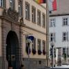 Ein bisschen was gibt es auch im Altbau des Landratsamtes zu tun. Der Große Sitzungssaal zum Beispiel bekam neue Fenster. ein Schwerpunkt aber sind Arbeiten im Gebäude in der Roßmarktstraße.