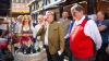 Zur Eröffnung des Weindorfs am Mittwochabend sprach Alt-Bürgermeister Adolf Bauer (Mitte mit Mikro). Zudem waren unter anderem anwesend, von links:  Francesca Weiß (Heidingsfelder Weinprinzessin), Anna Stolz (Staatsministerin für Unterricht und Kultur), Michael Schloßareck (Büttnerstuben) und Kurt Schubert (Ratskeller).