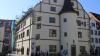 Die Nordseite des Kitzinger Rathauses, in Richtung Kaiserstraße, ist bereits fertiggestellt. Die letzten Sanierungsarbeiten finden an der Südseite, in Richtung Marktstraße, statt.