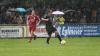 Dramatik pur im strömenden Regen: Der favorisierte FC Fladungens (rechts Joshua Klipp) setzte sich gegen die SG Oberelsbach/Ober-Unterwaldbehrungen (links Bastian Bohland) erst im Elfmeterschießen durch.