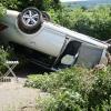 In einer Grundstückseinfahrt landete dieser VW Golf am Mittwochnachmittag auf dem Dach. Die Fahrerin blieb augenscheinlich unverletzt.