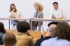 Anna Dolomanska (links) ist Austauschstudentin an der FHWS und erzählte jetzt in der Uni Würzburg ihre Geschichte, neben ihr am Podium Yana Osinchuk und Bogdan Garkusha. Die "Würzburg Ukrainische Initiative" organisierte eine Veranstaltung zum Krieg in der Ukraine mit ukrainischen Studierenden. 