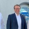 Michael Frank (Mitte) ist ab Juli 2022 sowohl Geschäftsführer der Kfz-Innung Unterfranken als auch der Karosserie- und Fahrzeugtechnik-Innung Unterfranken. Das begrüßen die Obermeister Roland Hoier (links) aus Veitshöchheim und Michael Seidel aus Mainaschaff. Michael Frank (Mitte) ist ab Juli 2022 sowohl Geschäftsführer der Kfz-Innung Unterfranken als auch der Karosserie- und Fahrzeugtechnik-Innung Unterfranken. Das begrüßen die Obermeister Roland Hoier (links) aus Veitshöchheim und Michael Seidel aus Mainaschaff.