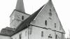 Auf dem Foto von 1967 ist die alte Burgwallbacher Kirche mit dem nördlichen Nebeneingang und dem Haupteingang auf der Westseite abgebildet. Der Erweiterung musste auch der ehemalige Schulgarten im Vordergrund weichen. Auf dem Foto von 1967 ist die alte Burgwallbacher Kirche mit dem nördlichen Nebeneingang und dem Haupteingang auf der Westseite abgebildet. Der Erweiterung musste auch der ehemalige Schulgarten im Vordergrund weichen.