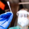 Auch wenn im Alltag wieder weitgehend Normalität eingekehrt ist, ist unter anderem für Besuche im Krankenhaus noch ein negativer Test nötig. Auch wenn im Alltag wieder weitgehend Normalität eingekehrt ist, ist unter anderem für Besuche im Krankenhaus noch ein negativer Test nötig.