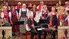 Die Vasbühler Sängerinnen (mittlere Reihe) gestalteten das Fränkische Mariensingen in der Wallfahrtskirche Fährbrück musikalisch mit. Auch die Schrolla-Musikanten (dahinter) und das Duo Saitenmusik Rhau-Rottmann (vorne) gehörten zu den Mitwirkenden des Konzerts.