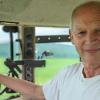 Landwirt aus Leidenschaft: Klaus Pörtner aus Oberelsbach ist für die Mähsaison, die auf der Hochrhön am 15. Juni beginnt, gerüstet. Mit dem neuen Doppelmessermähwerk setzt er seit kurzem auf ökologische Mähtechnik. Landwirt aus Leidenschaft: Klaus Pörtner aus Oberelsbach ist für die Mähsaison, die auf der Hochrhön am 15. Juni beginnt, gerüstet. Mit dem neuen Doppelmessermähwerk setzt er seit kurzem auf ökologische Mähtechnik.