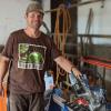 Verbesserte Arbeitsprozesse: Landwirt Alexander Heimgärtner zeigt den vollautomatisierten Schleifautomaten, der in der Mähsaison täglich im Einsatz ist. Verbesserte Arbeitsprozesse: Landwirt Alexander Heimgärtner zeigt den vollautomatisierten Schleifautomaten, der in der Mähsaison täglich im Einsatz ist.