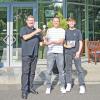Am Ende hatten die Besucher noch die Möglichkeit, den legendären Le Mans Start selbst zu absolvieren. Marco Menzel aus Höchberg im Landkreis Würzburg (Mitte) und sein Sohn Cedric (rechts) durften sich beim 35 Sekunden Iglhaut Le Mans Start mit einer Bestzeit von 34,97 Sekunden über den Hauptgewinn freuen – eine Kurzreise für zwei Personen in ein 4 Sterne Hotel nach Wahl und den Iglhaut Pokal, beides überreicht durch Michael Iglhaut (links). Am Ende hatten die Besucher noch die Möglichkeit, den legendären Le Mans Start selbst zu absolvieren. Marco Menzel aus Höchberg im Landkreis Würzburg (Mitte) und sein Sohn Cedric (rechts) durften sich beim 35 Sekunden Iglhaut Le Mans Start mit einer Bestzeit von 34,97 Sekunden über den Hauptgewinn freuen – eine Kurzreise für zwei Personen in ein 4 Sterne Hotel nach Wahl und den Iglhaut Pokal, beides überreicht durch Michael Iglhaut (links).