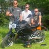Der Umstieg auf Elektromotoren - davon sind (von links) Tim Seuffert, Leo Weisheit und Marco Straub  überzeugt - ist auch bei Zweirädern nicht aufzuhalten. Als E-Guzzlers Germany GmbH will das Trio Elektromotorräder der spanischen Marke Urbet in Deutschland bekannter machen.