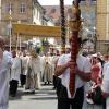 Im Zentrum des Prozessionszuges stand das Allerheiligste in der Monstranz, die Erzbischof Ludwig Schick unter dem Baldachin trug. Im Zentrum des Prozessionszuges stand das Allerheiligste in der Monstranz, die Erzbischof Ludwig Schick unter dem Baldachin trug.