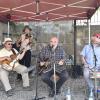 Im Burghof unterhielt die Gruppe "Papa Leybas Blues Lounge" das Publikum mit Blues.