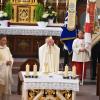 Pfarrer Nikolaus Stanek  (Bildmitte) zelebrierte den Festgottesdienst zum 400-jährigen Weihejubiläum der Eußenheimer Pfarrkirche.