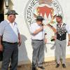 Das Bild zeigt (von links) den „alten“ Schützenkönig Wendelin Fritz, 2. Schützenmeister Dirk Seidenstücker und Bürgermeister Thorsten Wozniak mit der Königskette Das Bild zeigt (von links) den „alten“ Schützenkönig Wendelin Fritz, 2. Schützenmeister Dirk Seidenstücker und Bürgermeister Thorsten Wozniak mit der Königskette