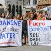 Das Bündnis "OhneDanone" unterstützte mit einer Aktion in Würzburg und Ochsenfurt den Protest gegen die Privatisierung von Wasserrechten in Mexiko zugunsten der Danone-Tochter Bonafont. 