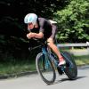 Stefan Betz von der TG 48 Schweinfurt auf dem Weg zum Sieg beim Rothsee-Triathlon. Die 42 Kilometer auf dem Rad bewältigte der 22-Jährige als Schnellster und legte damit den Grundstein für seinen Erfolg.