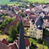 Das Oberschwarzacher Schloss aus der Luft: Die Planungen für eine neue Nutzung sind schon weit fortgeschritten.