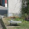 Dankbar nimmt die Taube das Angebot der Vogeltränke im Ortszentrum von Unfinden an. Dankbar nimmt die Taube das Angebot der Vogeltränke im Ortszentrum von Unfinden an.