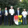 Neue Träger der Schonunger Bürgermedaille mit Ehrengästen (von links): Landrat Florian Töpper, Werner Scheuring, dritter Bürgermeister Bernd Götzendörfer, zweiter Bürgermeister Jürgen Geist, Artur Metz, Bürgermeister Stefan Rottmann, Fritz Schumm, Robert Mantel und Rudolf Müller.