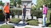 Das Denkmal im Friedhof erstrahlt in neuem Glanz. Das Bild zeigt (von links) Thomas Siebert, Azar Valizada und Bürgermeister Wolfgang Lampe.
