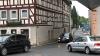 Vor der Engstelle an der Rathausstraße in Bad Königshofen könnte bald ein Tempo-30-Schild installiert werden, zumal hier auch ein provisorischer Gehweg angelegt werden soll.
