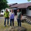 Helmar Scheuring (links) war 20 Jahre Vorsitzender der DJK Wegfurt. Klaus Kleinhenz (rechts) ist der amtierende Vorsitzende. Schriftführerin Lena Wappes ist als Schriftführerin im Verein tätig. Sie laden zum Jubiläumsfest, anlässlich des 100-jährigen Bestehens ein.