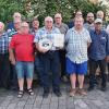 Das Foto zeigt (von links): Zweite Vorsitzende Karina Droll, Kurt Schebler, Stefan Schlothauer, Hermann Fischer, Rudi Chwalczyk, Leonhard Leitersbach, Josef Markert, Kurt Hemmerich, Theo Ehehalt, Manfred Hoffmann, Bernhard Eichner, erster Vorsitzender Matthias Ehehalt, Johannes Ziegler, Peter Eckert, Hubertus Ullrich, Christina Heinrich, Timo Schlothauer, Franz Kemmer und Jan Freudenberger.