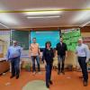 Das Bild zeigt von links: Bürgermeister Harald Engbrecht, Bürgermeister Björn Jungbauer, Schulleiterin Anke Ludwig, Elternbeiratsvorsitzender Christian Scheuermann und Bürgermeister Gunther Ehrhardt.