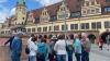 Die Ausflügler vor dem Alten Rathaus.