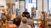 Bruder Ansgar Stüfe OSB stellte am Mittwoch sein neues Buch "Von den Grenzen der Machbarkeit" in der Klosterbuchhandlung Münsterschwarzach vor. Zahlreiche Gäste waren zum Zuhören gekommen.