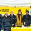 Der harte Kern der Schweinfurter Gruppe von Amnesty International: (von links) Franz-Josef Selig, Marline Groß, Ulrich Philipp, Bert Wolfarth und Wolfgang Gessner. Das Foto entstand beim Sammeln von Unterschriften für eine Petition im Dezember vergangenen Jahres. Der harte Kern der Schweinfurter Gruppe von Amnesty International: (von links) Franz-Josef Selig, Marline Groß, Ulrich Philipp, Bert Wolfarth und Wolfgang Gessner. Das Foto entstand beim Sammeln von Unterschriften für eine Petition im Dezember vergangenen Jahres.