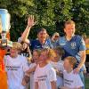 Das Foto entstand bei der Pokalübergabe der U11 des TSV Unsleben: hinten Betreuer Marco Kastl, Betreuer Tobias Miller; vorne: Bastian Niemetz, Bastian Kastl, Julius Werner, Elias Reubelt, Paul Reimann, Elia Benkert, Jonathan Kirchner, Elias Dietz.