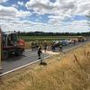 Die Feuerwehr Gerolzhofen band an der Unfallstelle ausgelaufene Betriebsstoffe ab und beseitigte die Trümmer des Motorrads.